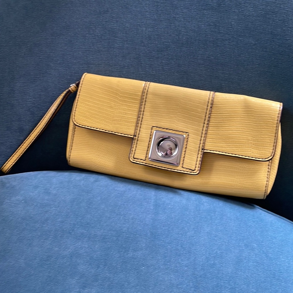 Banana Republic wristlet clutch